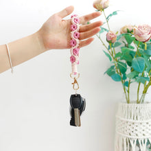 Load image into Gallery viewer, Floral Loop Macrame Wristlet
