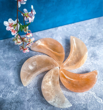 Load image into Gallery viewer, 4&quot; Peach Selenite Moon Bowl
