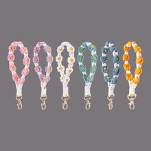 Load image into Gallery viewer, Macrame Wristlet
