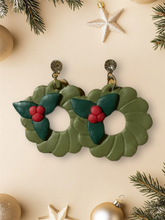 Load image into Gallery viewer, Wreaths Earrings
