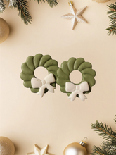 Load image into Gallery viewer, Wreaths Earrings
