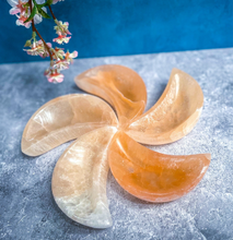 Load image into Gallery viewer, 4&quot; Peach Selenite Moon Bowl
