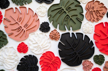 Load image into Gallery viewer, Tera Sausr - Leaf-shaped Pot Saucer - Drip tray for houseplants - Humidity tray
