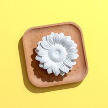 Load image into Gallery viewer, Passive Sunflower Diffuser
